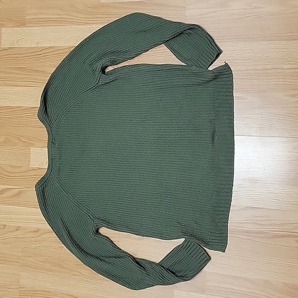 So Brand: Junior's Olive Green Long Sleeve Knit V-Neck Sweater size XL - Picture 5 of 6